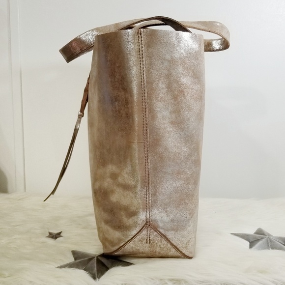 SOLD Frye Carson tote bag metallic gold leather - Picture 3 of 8